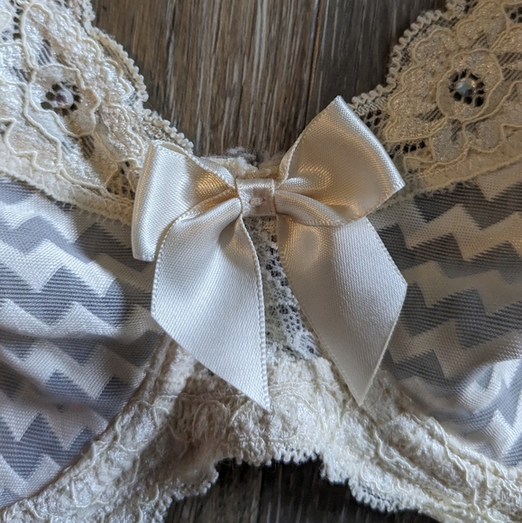 Bridal Style Beautiful Lacey Bra - 36DD - Picture 3 of 6